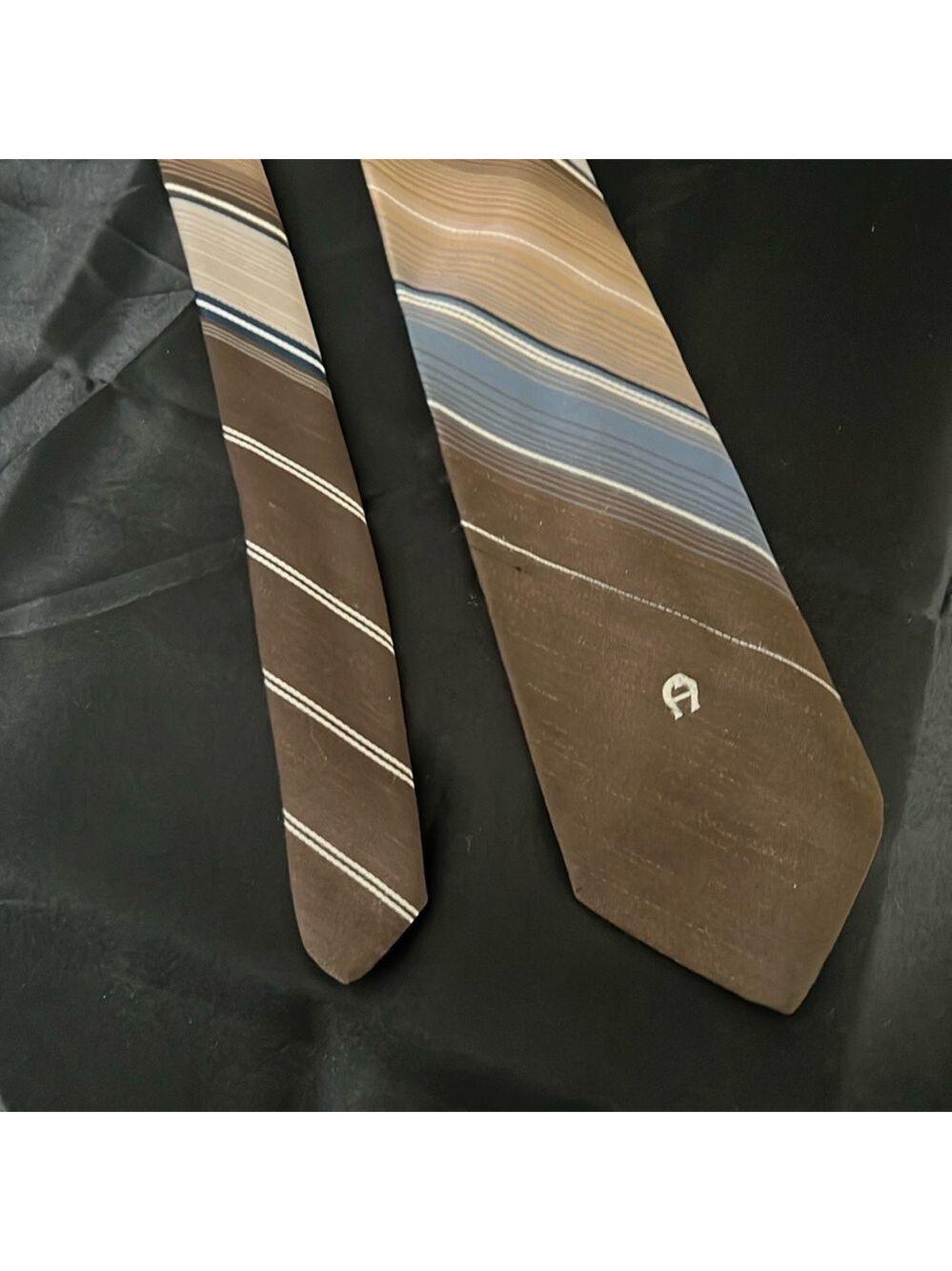 Etienne Aigner vintage tie. 59” long